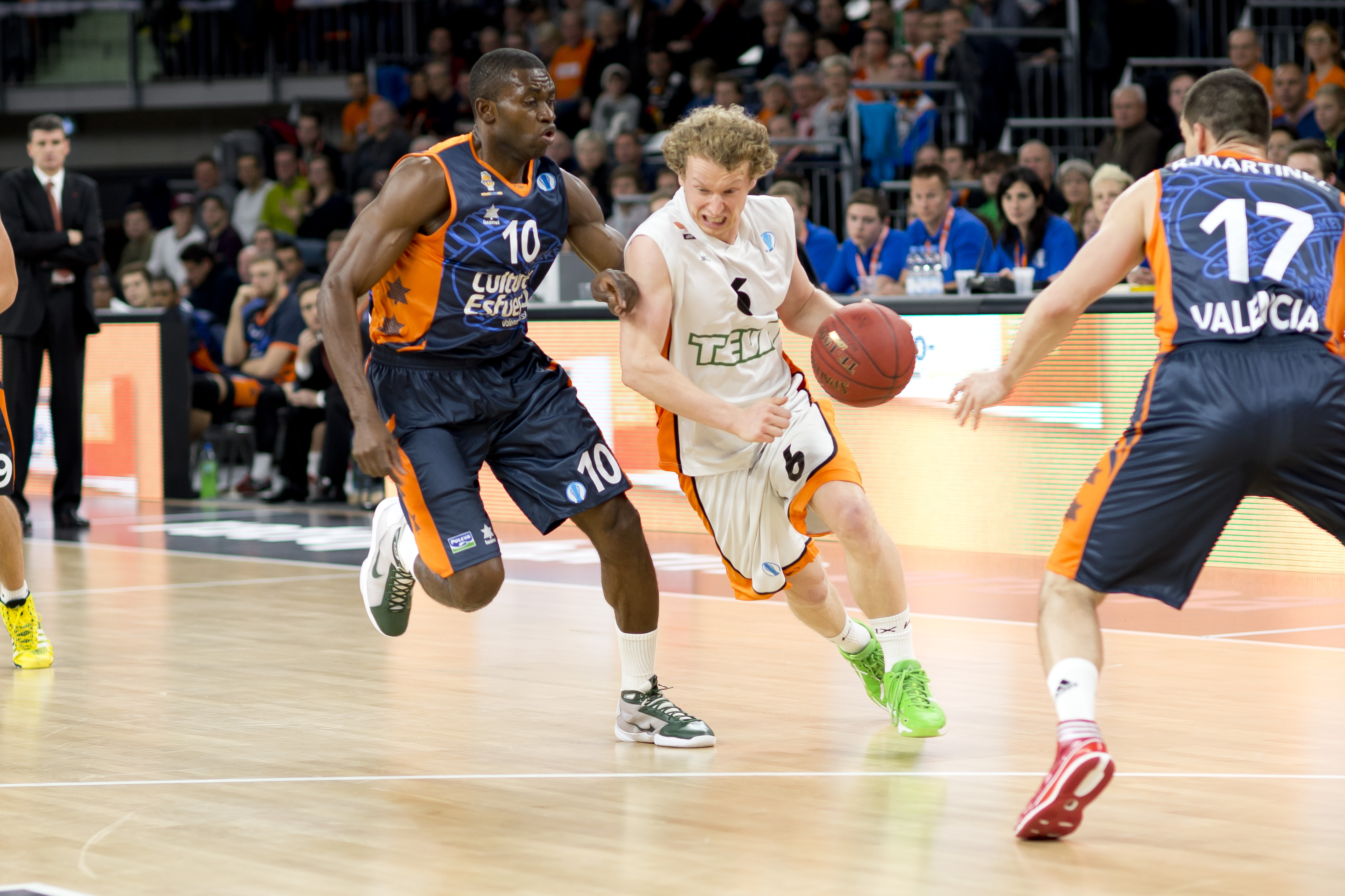 Valencia se complica la vida en Ulm y pierde por lesión a Van Rossom