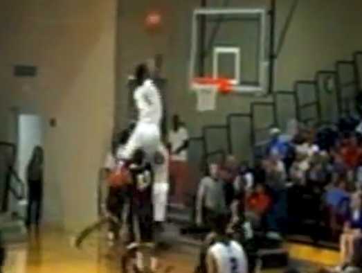 La cabeza muy por encima del aro… otro candidato al mate del año