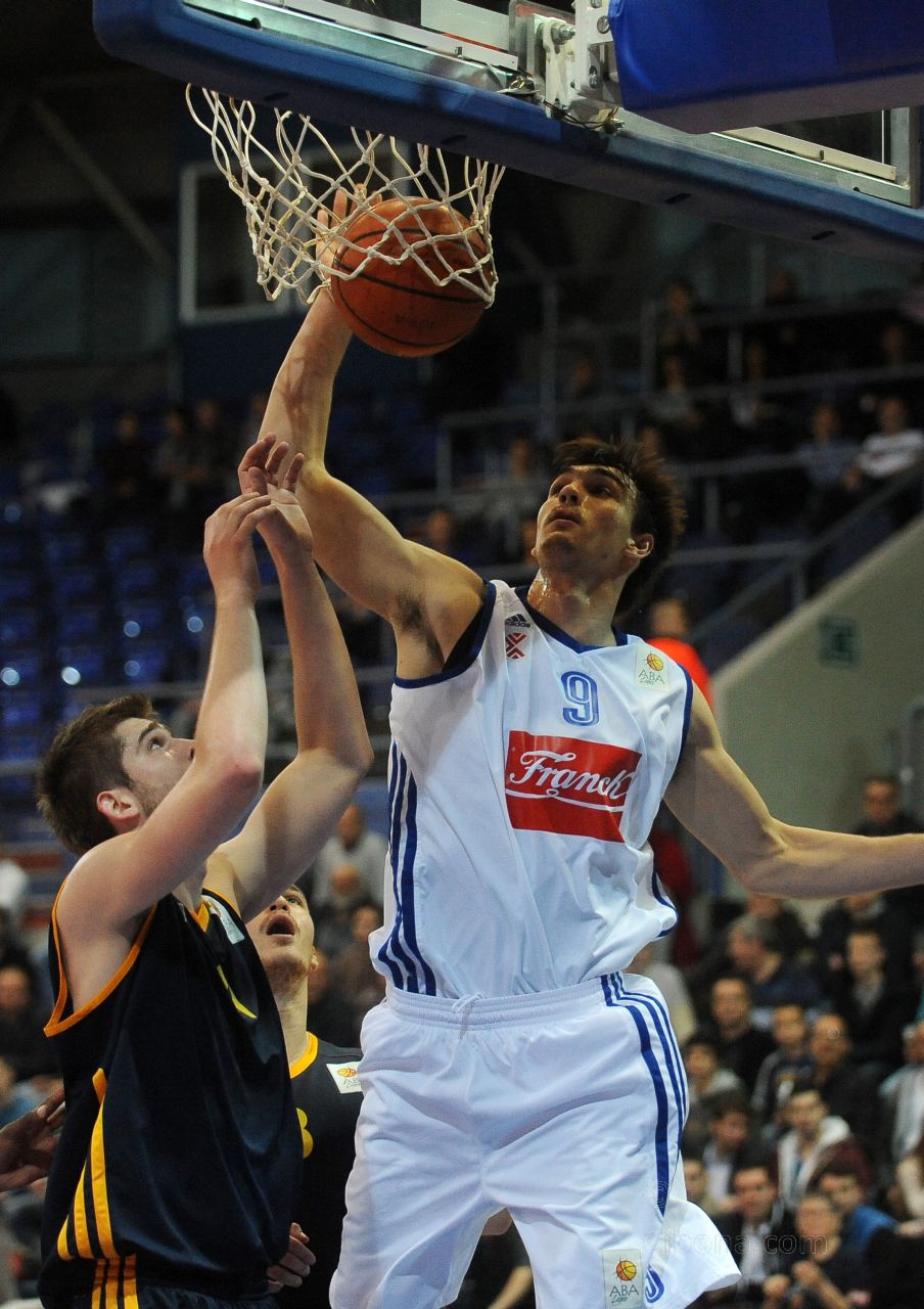 Estrella Roja cierra su gran semana con victoria; Saric brilla ante el Mega Vizura