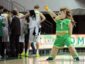 Budivelnik rompe a Donetsk; U18 dice NO a las drogas; ¿Espinete vive en Yuzhne?