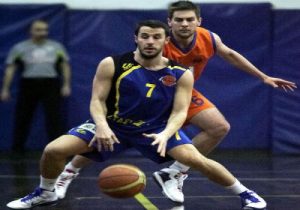 ¡A Felipe Reyes le sale un competidor en Grecia!