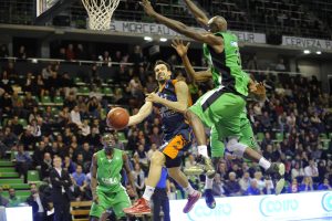 Valencia pierde el partido y a Aguilar ante Asvel. Buzzer beater de Dixon. Mike Green, MVP