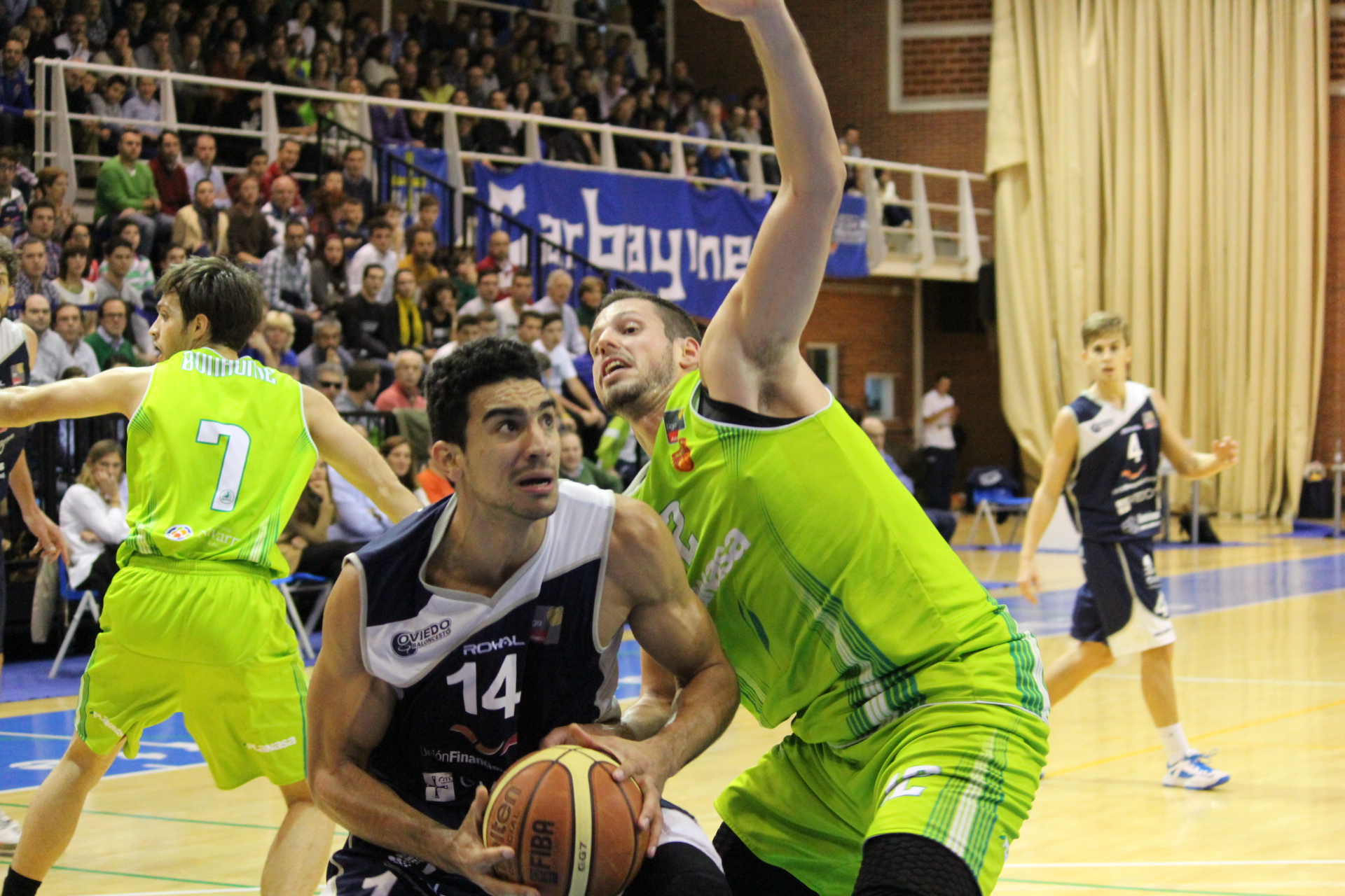 Oviedo hunde a Planasa; Barça B se estrena y Breo, candidato a todo. Fitzgerald MVP