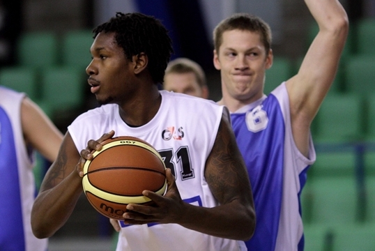 Ike Okoye, la pieza que faltaba en Quesos Cerrato Palencia