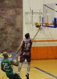 La polémica canasta fantasma que dio la victoria a Iraurgi ante Zornotza (vídeo)