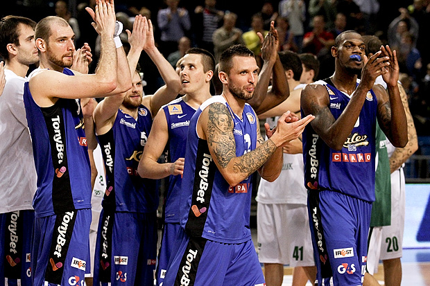 Noche negra: un Unics Kazan impotente hincó la rodilla en Estonia