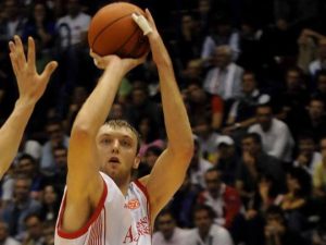 Valencia BC ficha al ex NBA Oleksiy Pecherov por un mes