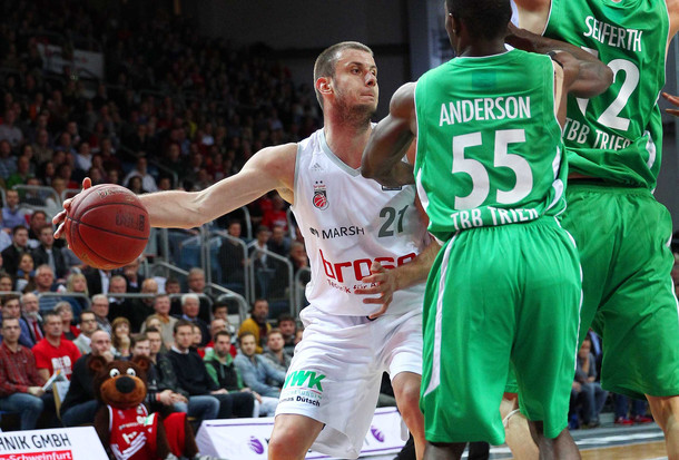 Bamberg ya es tercero. John Bryant ya manda en Bayern. Berlin, suma y sigue
