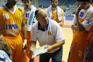 Tito Díaz continuará al frente de Leyma Básquet Coruña