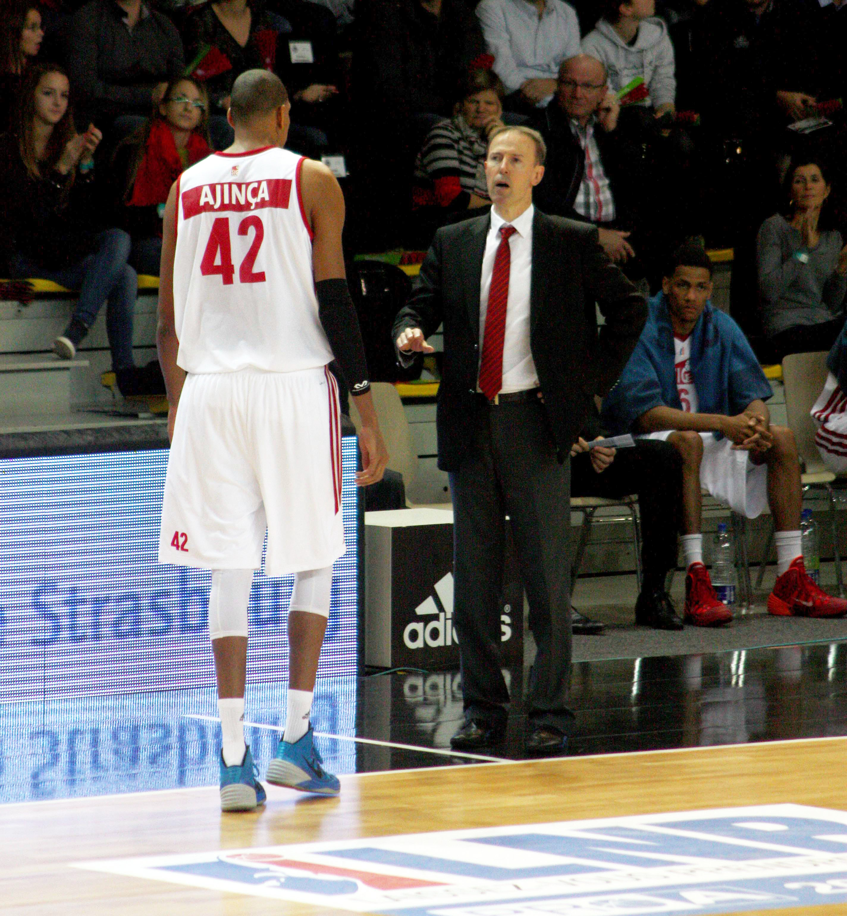 Slaughter, asesino de ida y vuelta; Ajinça se queda en la SIG y Antibes despide a Toupane