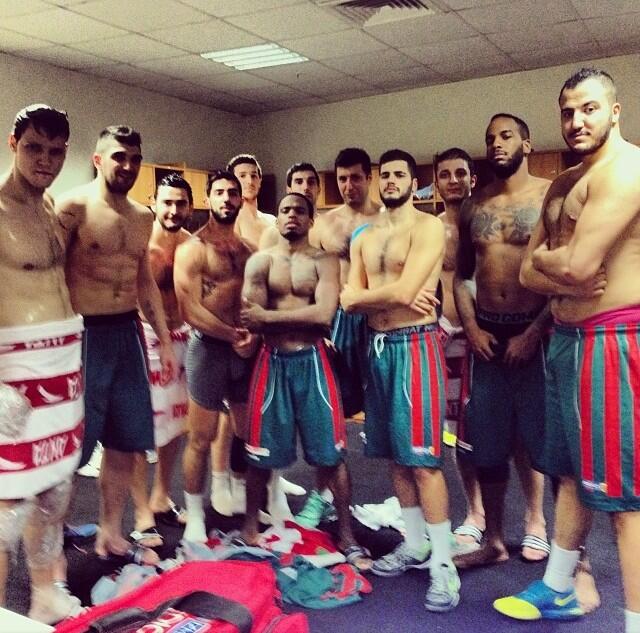 Dixon conquista el Ulker Arena. Novena victoria consecutiva de Efes y ¡echan a Mahmuti!