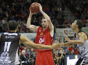 Cajasol hará frente a la lesión de Sastre con la adición de Alex Urtasun