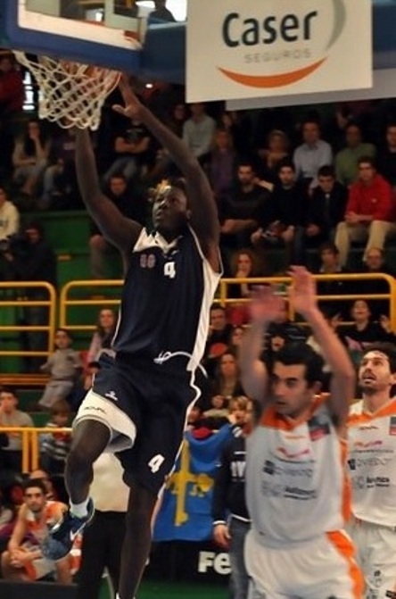 Zoco Plata: Los últimos jóvenes en llegar, Mamadou Diop a Cambados y Makonda a Ávila