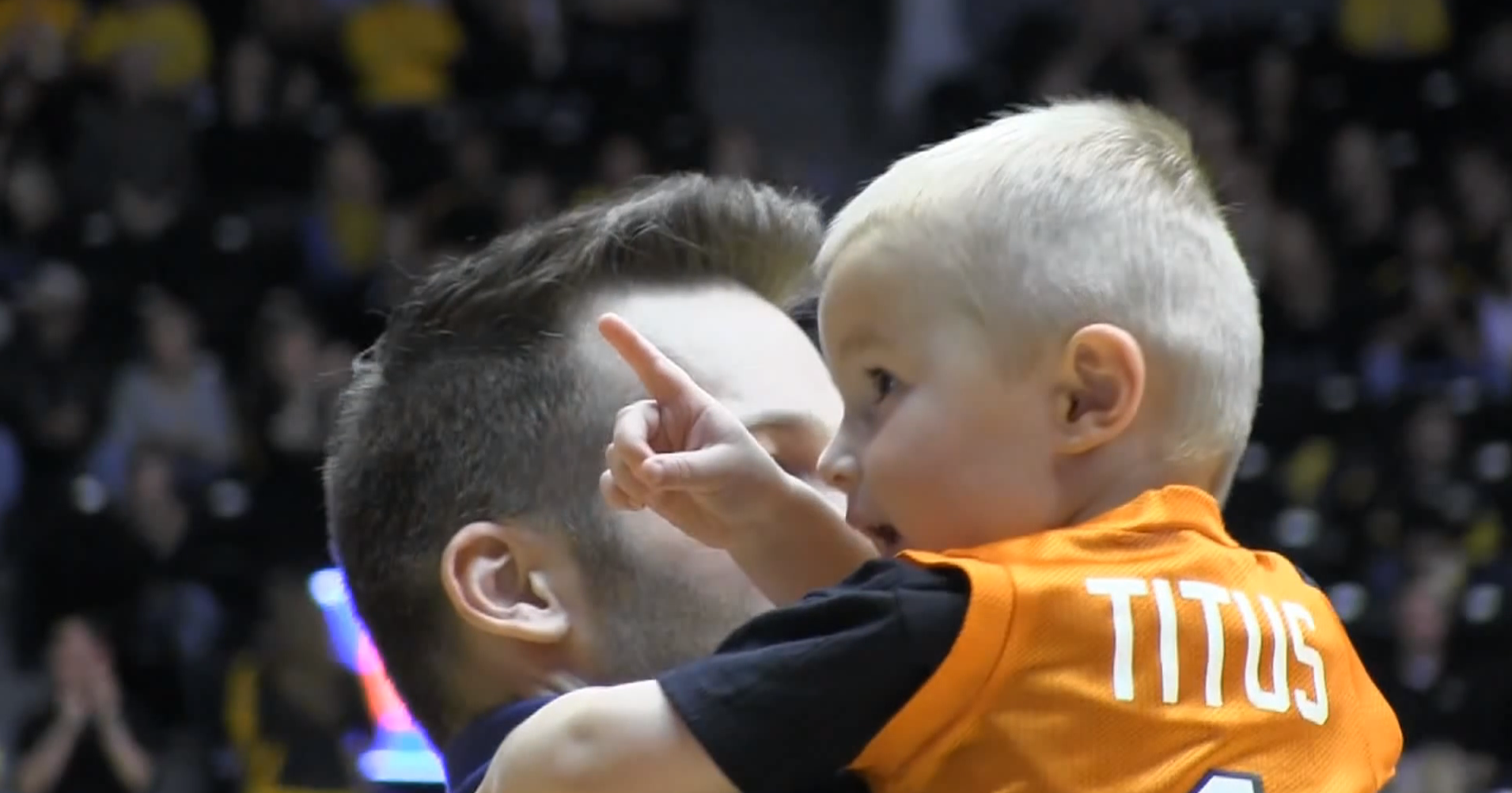 El bebé fenómeno de youtube se codea con las estrellas de Hollywood