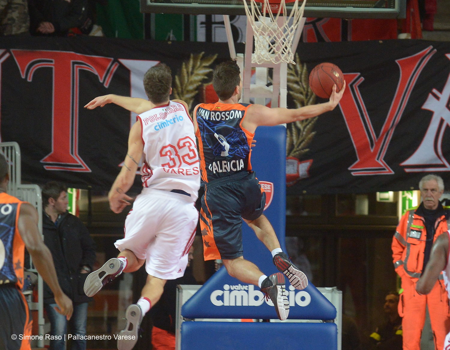 Paseo taronja por Varese  ¡Charleroi revive a Bilbao Basket!