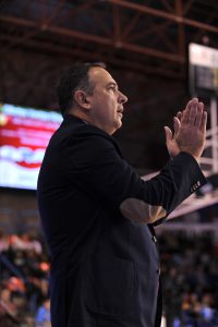 Joaquín Ruiz, primera víctima del mal inicio del CAI; Andreu Casadevall, su sustituto