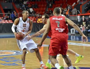McCauley le cuesta al Lokomotiv su tercer tropiezo, Cory Higgins repite como MVP