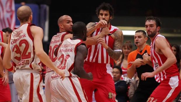 Las consecuencias de la pelea del Pireo: duras sanciones para Olympiacos y los jugadores