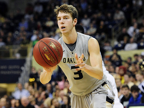 Longevidad en los banquillos y el cañonero Travis Bader romperá el record de triples