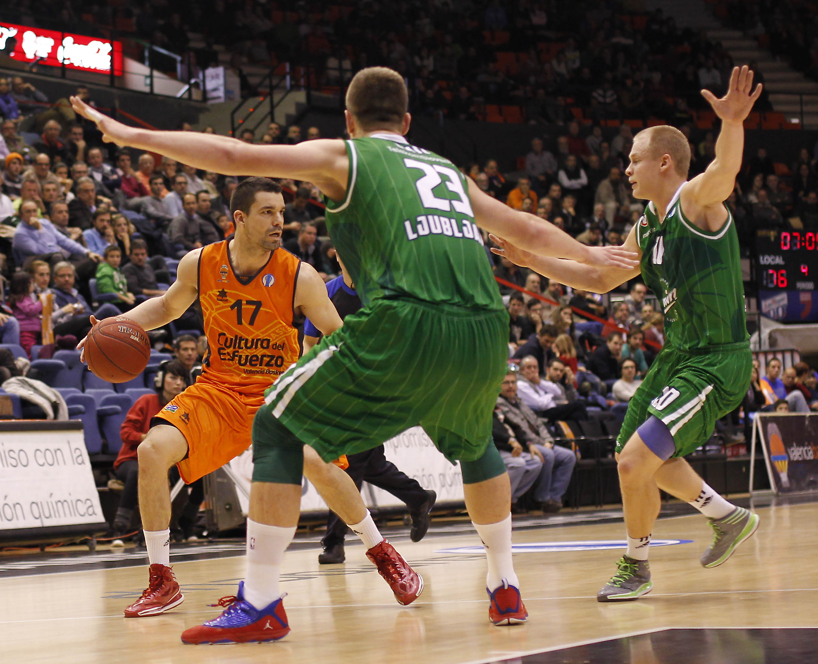 Paso de gigante de CAI; Valencia, otro que se complica la vida. Marc Carter, MVP