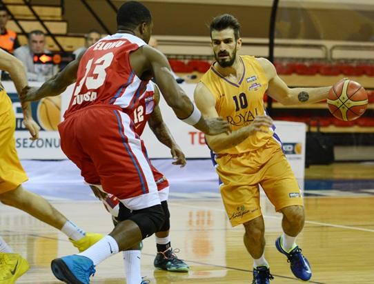 Ermis, debut triunfante con Gaziantep. Salvaje Batista (31+14). De Vries se carga a Efes