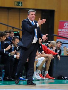 El UCAM destituye a Óscar Quintana