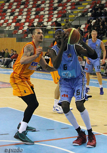 Coruña y Oviedo siguen soñando; El filial blaugrana vence siete jornadas después