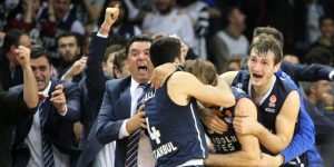 Olympiacos arrasa en Vitoria. Planinic mete la canasta del año para la victoria del Efes