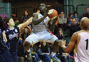 Zoco Plata: Simon Cummings, un combo para Araberri. Guille Angulo vinculado al Zornotza