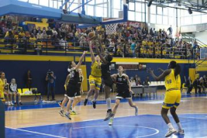 Avenida dobla a Burgos; victoria de los dos equipos vascos y MVP para Montenegro