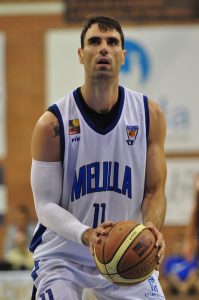 Exhibiciones de Manzano (41v) y Guillén (36v). Andorra y Palencia siguen en cabeza