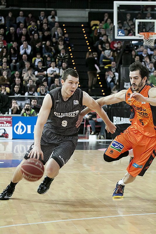 Partizan echa la caña en río revuelto sobre Dairis Bertans