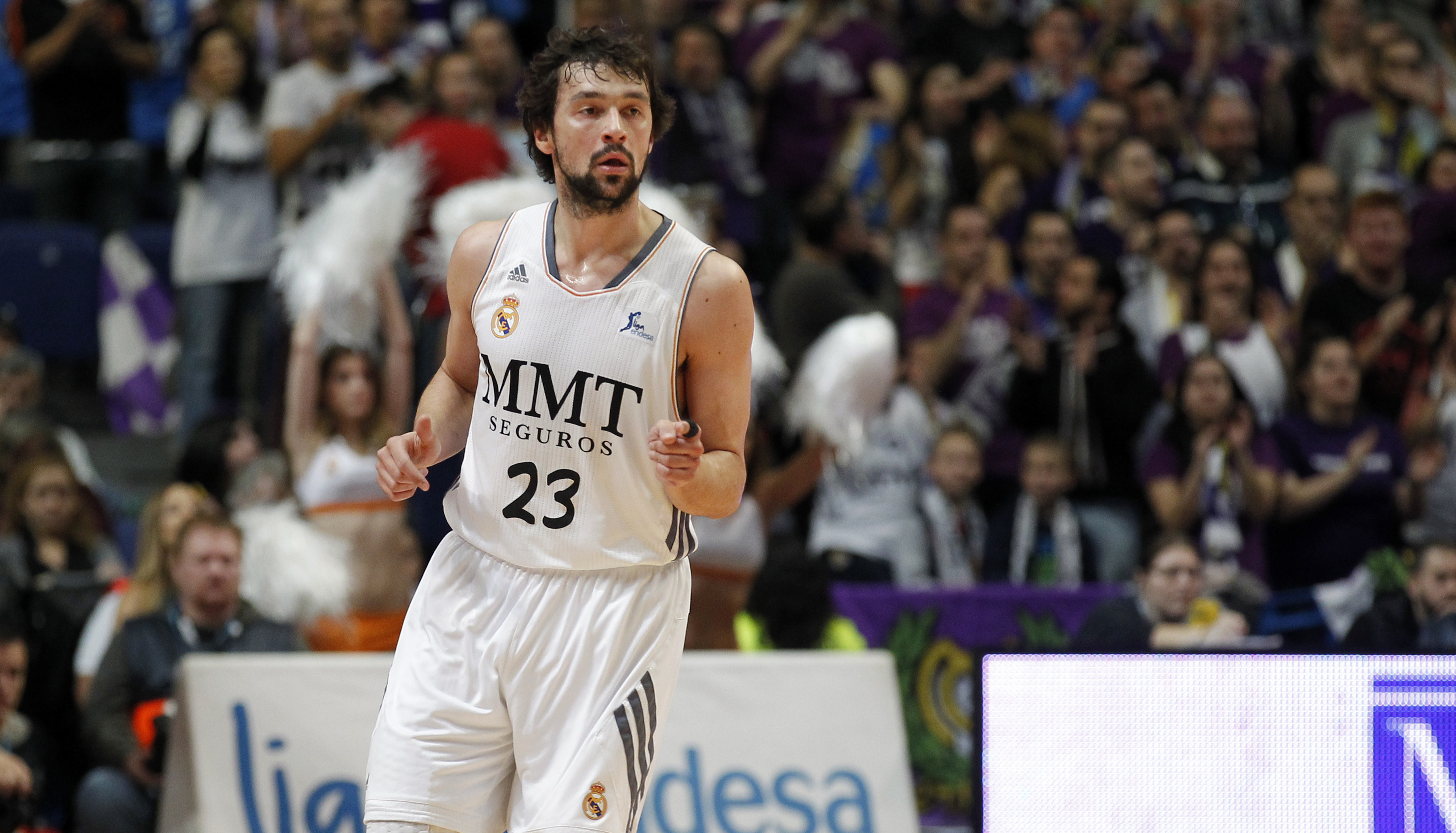 Llull enloquece al Palacio de los Deportes. Printezis deshincha al Unicaja y brilla Kleiza