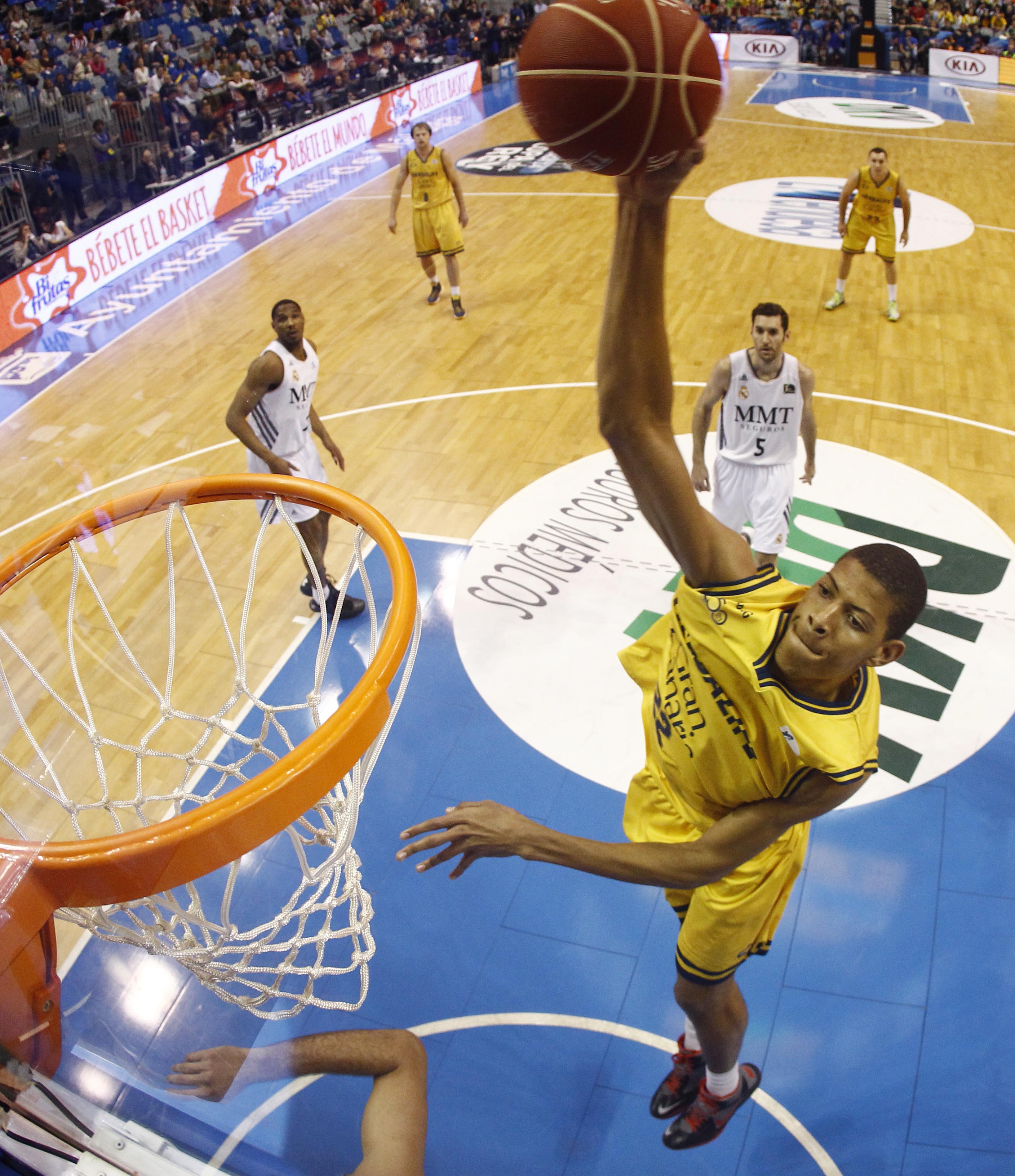 Kuzminskas y Tavares, los nombres propios del primer día de Copa