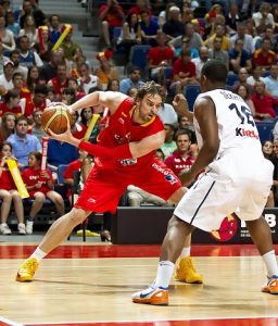 Victoria de España en Paris por 70-75 ante una Francia combativa con un Pau Gasol que destacó por encima de todos