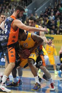 Pau Ribas pone la épica en el agónico pase de Valencia Basket a cuartos