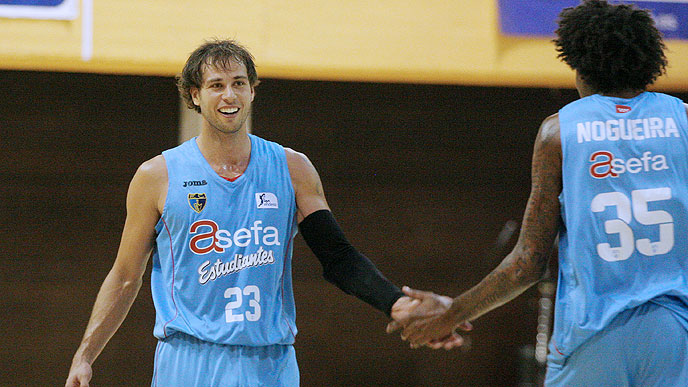 Un cañonero para Iberostar Tenerife, Carl English regresa a las pistas