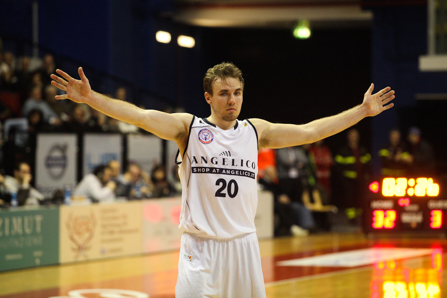 El ex ACB Alan Voskuil (Biella), capo cannonieri con 12 triples y 40 puntos ante Jesi