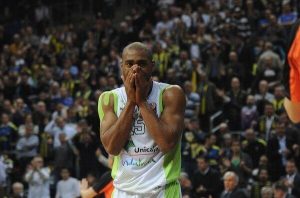 Campanada del Bayern en una noche negra para los españoles. Partidazo de Pleiss