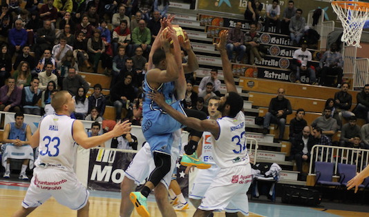 Breogán acaba con la racha de Cocinas.com. Schaftenaar y Blanch (37 val), MVP