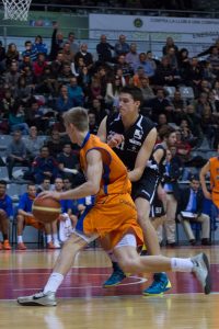 Barça B se impone en el duelo de colistas. Carles Bravo héroe; Marc Blanch MVP (37 val.)