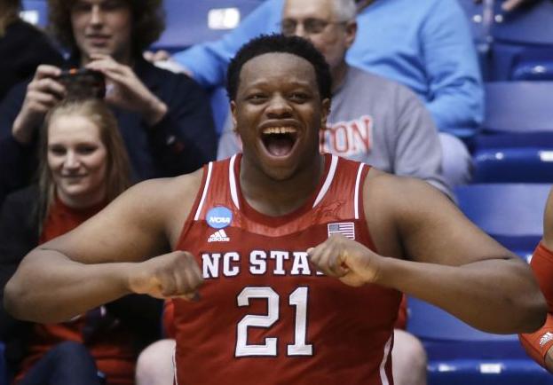T. J. Warren le gana la partida a Semaj Christon. NC St y Albany pasan a 2nd Round