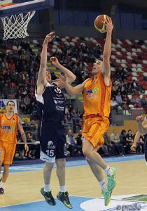 Agónicos triunfos de Palencia y Breogán. Oviedo recupera el factor cancha