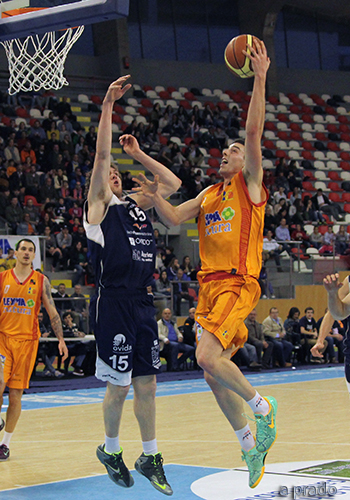 Agónicos triunfos de Palencia y Breogán. Oviedo recupera el factor cancha