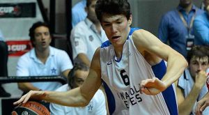 Un palmeo en el último segundo condena al Real Madrid en Turquía. Partidazo de Osman