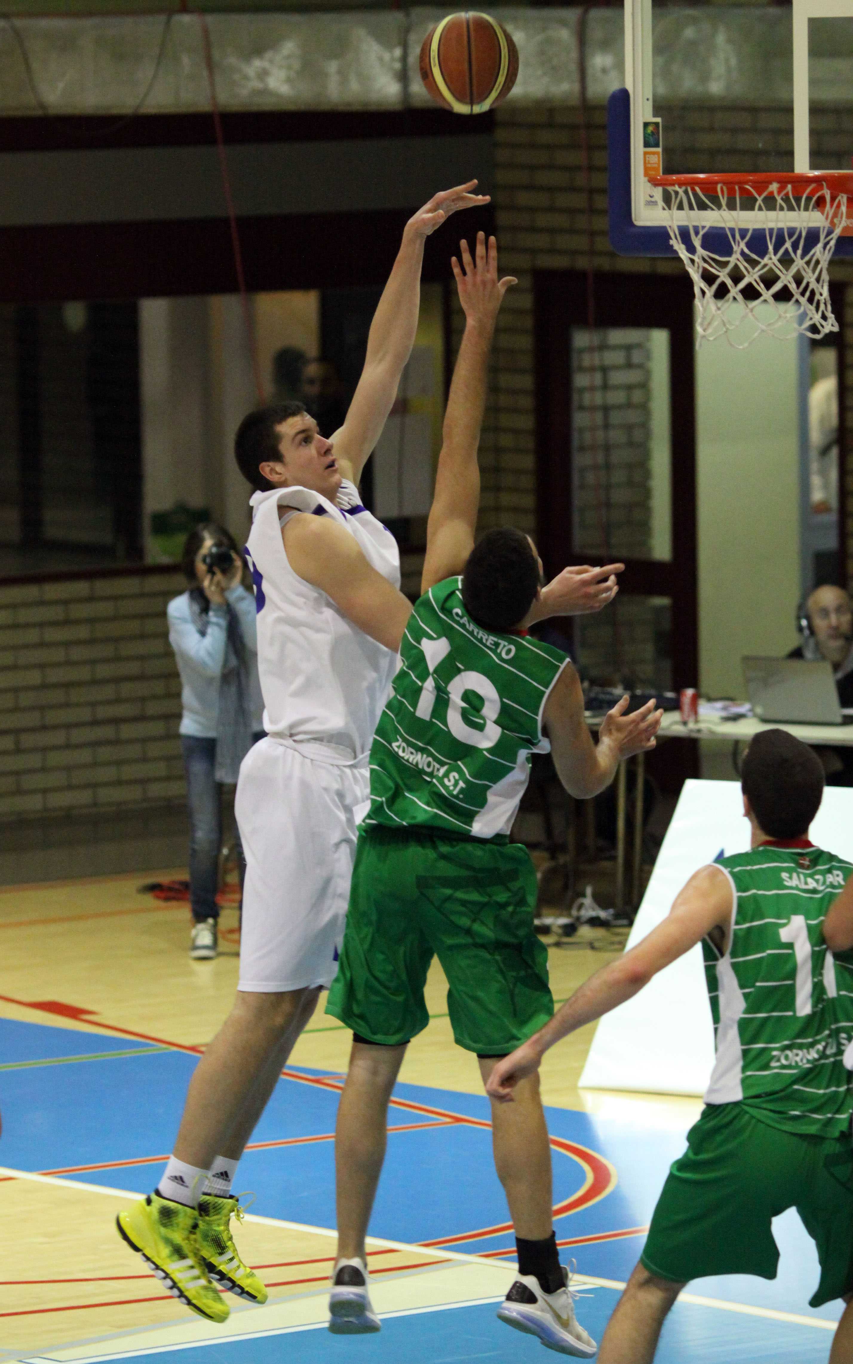 Adecco Plata (PO-1.1): Óbila sorprende al Amics y Araberri al PAE pese al MVP de Pantín