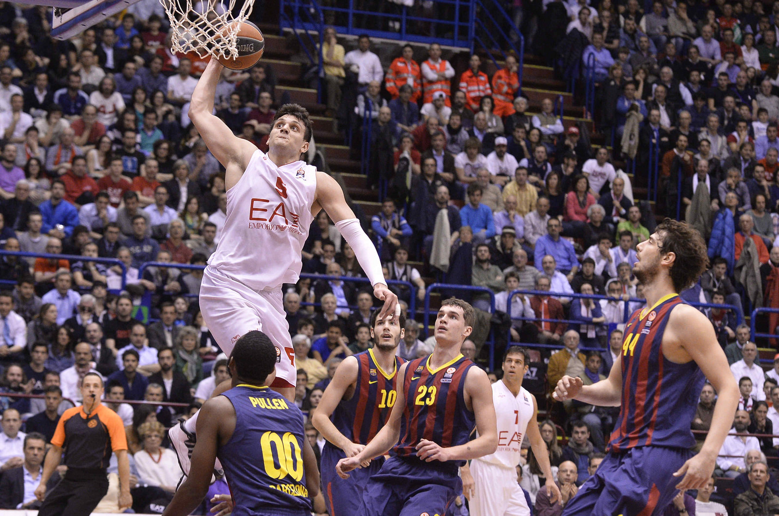 Alessandro Gentile y su Milan se come a un Barça con el primer puesto asegurado