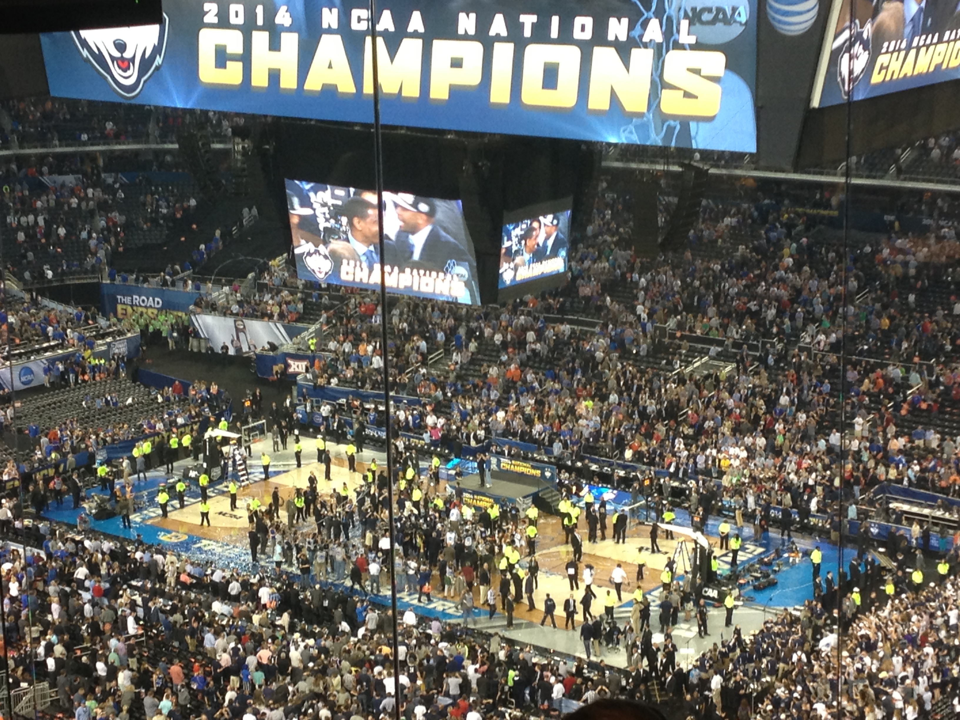 Connecticut campeón NCAA con un Napier MOP (60-54)