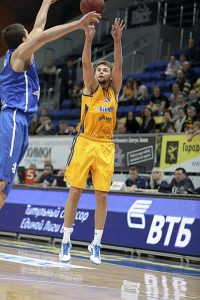 La muñeca de Vyaltsev escribe con fuego la historia de un Khimki invicto