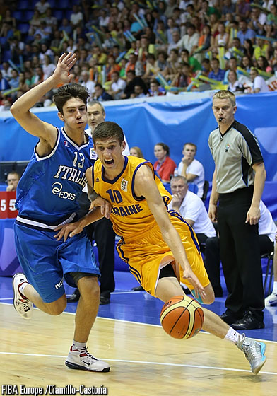 Sviatoslav Mykhailiuk deja tirado a los grandes de Europa por los Jayhawks